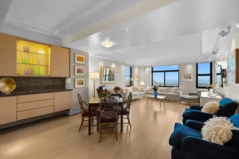 $649,000 | 2100 North Lincoln Park West, Unit 8DN, Chicago, IL 60614