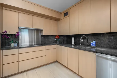 $649,000 | 2100 North Lincoln Park West, Unit 8DN, Chicago, IL 60614