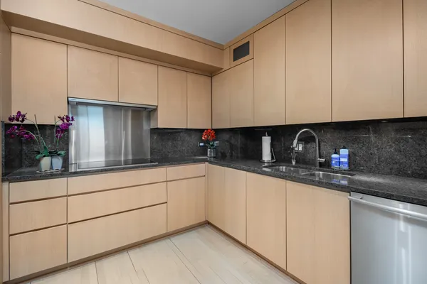 $649,000 | 2100 North Lincoln Park West, Unit 8DN, Chicago, IL 60614