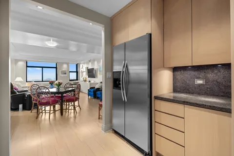 $649,000 | 2100 North Lincoln Park West, Unit 8DN, Chicago, IL 60614