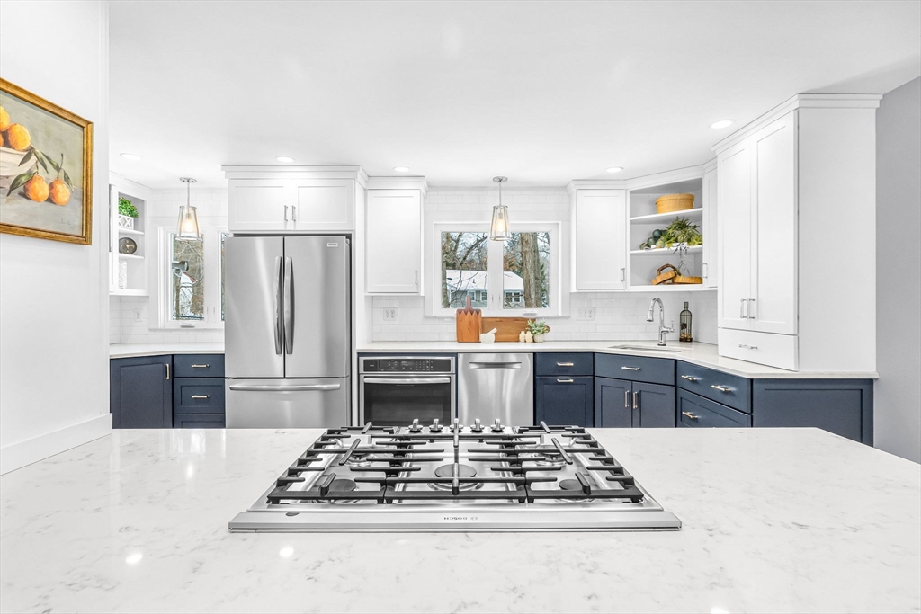 51 Candice Circle Springfield, MA 01107 - Photo 6 of 41