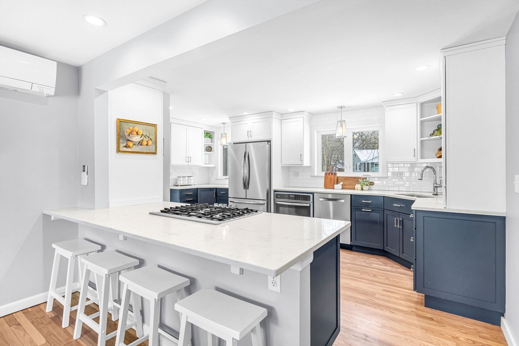 51 Candice Circle Springfield, MA 01107 - Photo 7 of 41