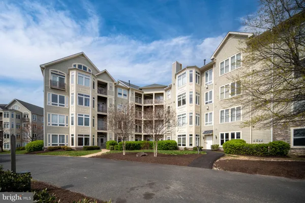 $385,000 | 1621 Ladue Court, Unit 107, Woodbridge, VA 22191