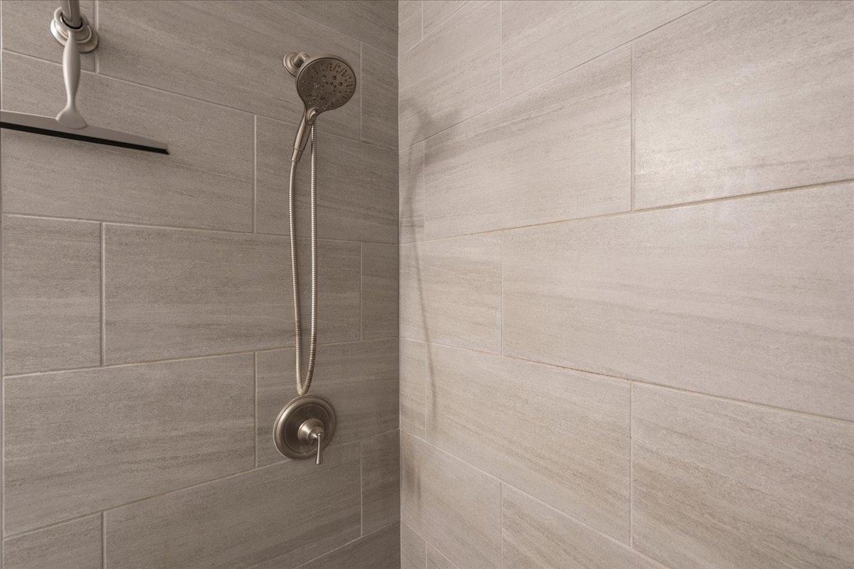 480 Kenolio Road, Unit 1103 Kihei, HI 96753 - Photo 18 of 32 a bathroom with a shower