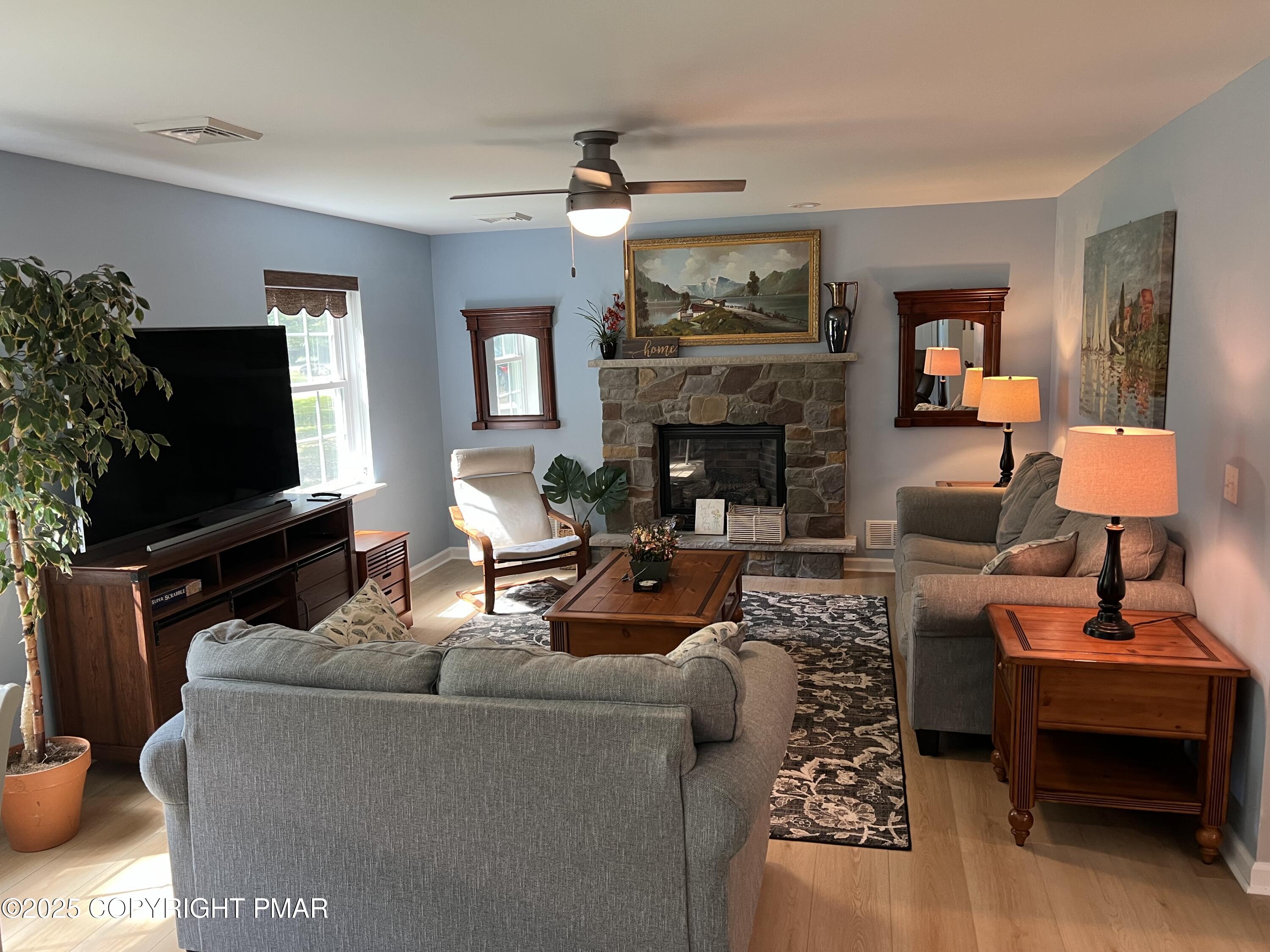 3222 Beech Ridge Drive Pocono Summit, PA 18346 - Photo 2 of 31 IMG_9645