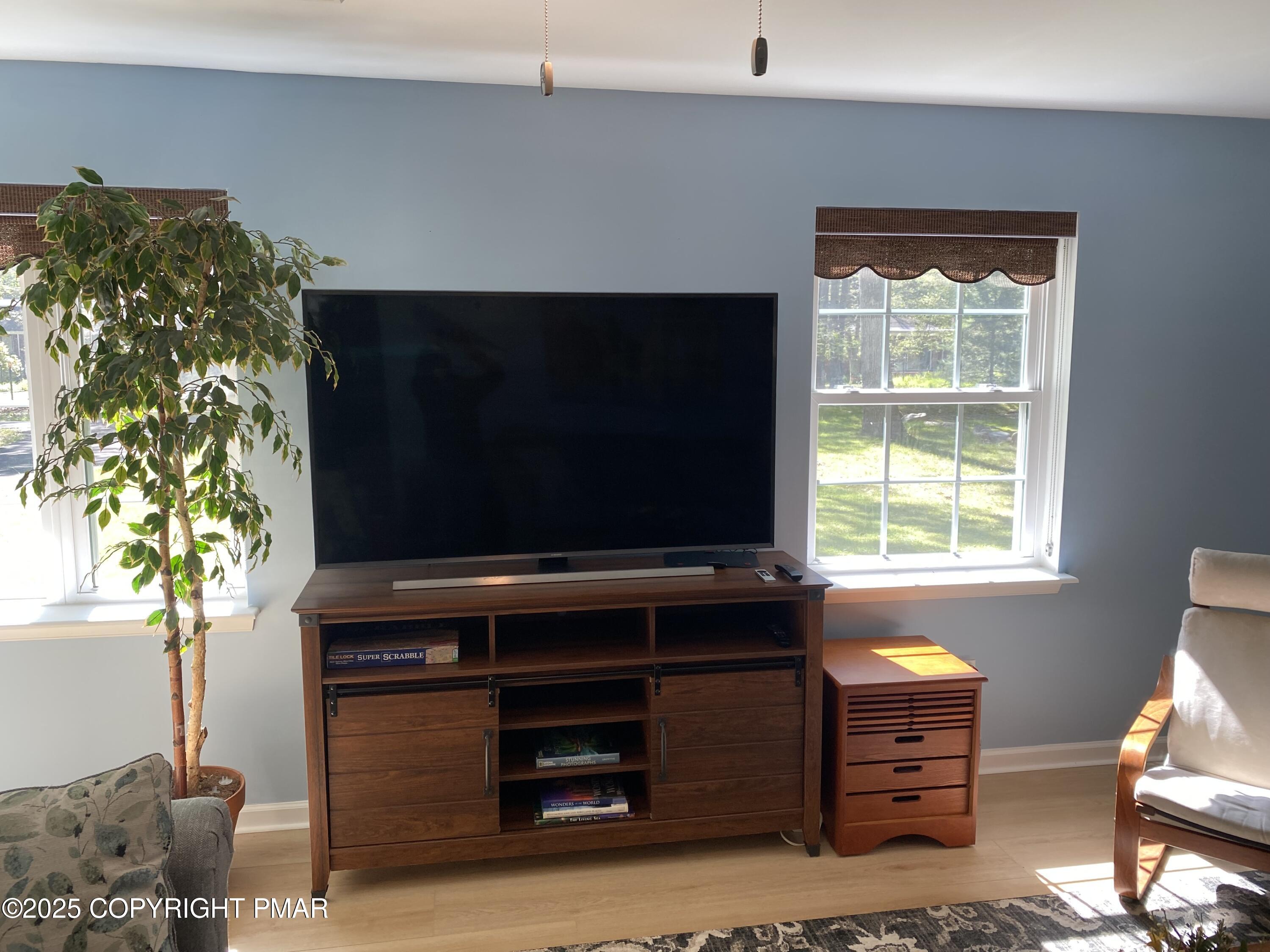 3222 Beech Ridge Drive Pocono Summit, PA 18346 - Photo 4 of 31 IMG_5764