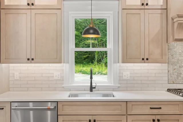 $1,099,777 | 139 North Road, East Kingston, NH 03827