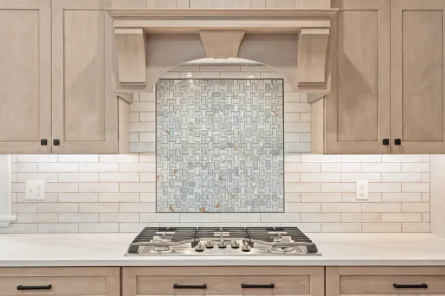 $1,099,777 | 139 North Road, East Kingston, NH 03827