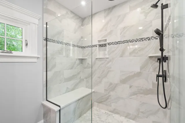 $1,099,777 | 139 North Road, East Kingston, NH 03827