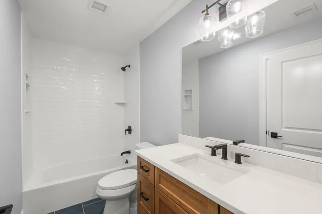 $1,099,777 | 139 North Road, East Kingston, NH 03827