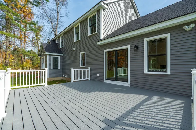 $1,099,777 | 139 North Road, East Kingston, NH 03827