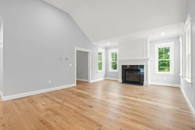 $1,099,777 | 139 North Road, East Kingston, NH 03827