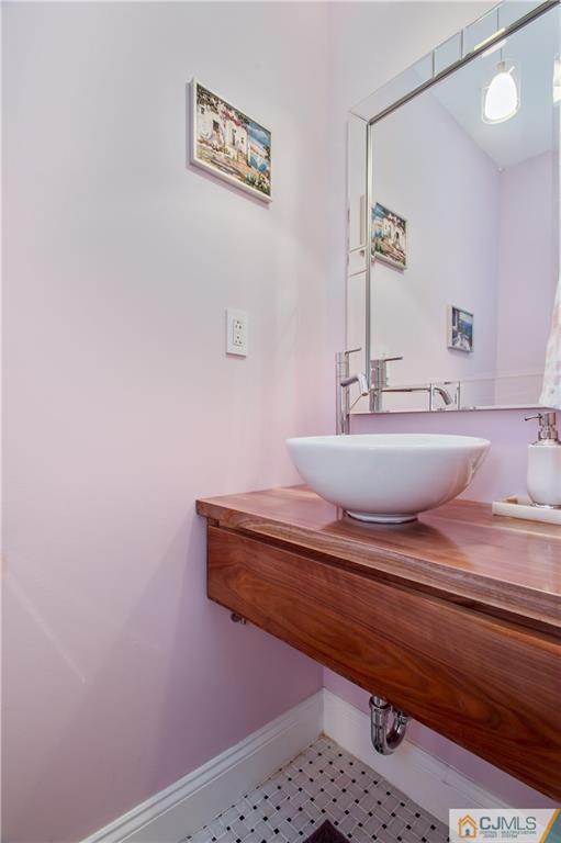 764 Old Raritan Road Edison, NJ 08820 - Photo 13 of 20 a bathroom with a sink a mirror and vanity