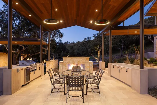 a view of a house with backyard and porch