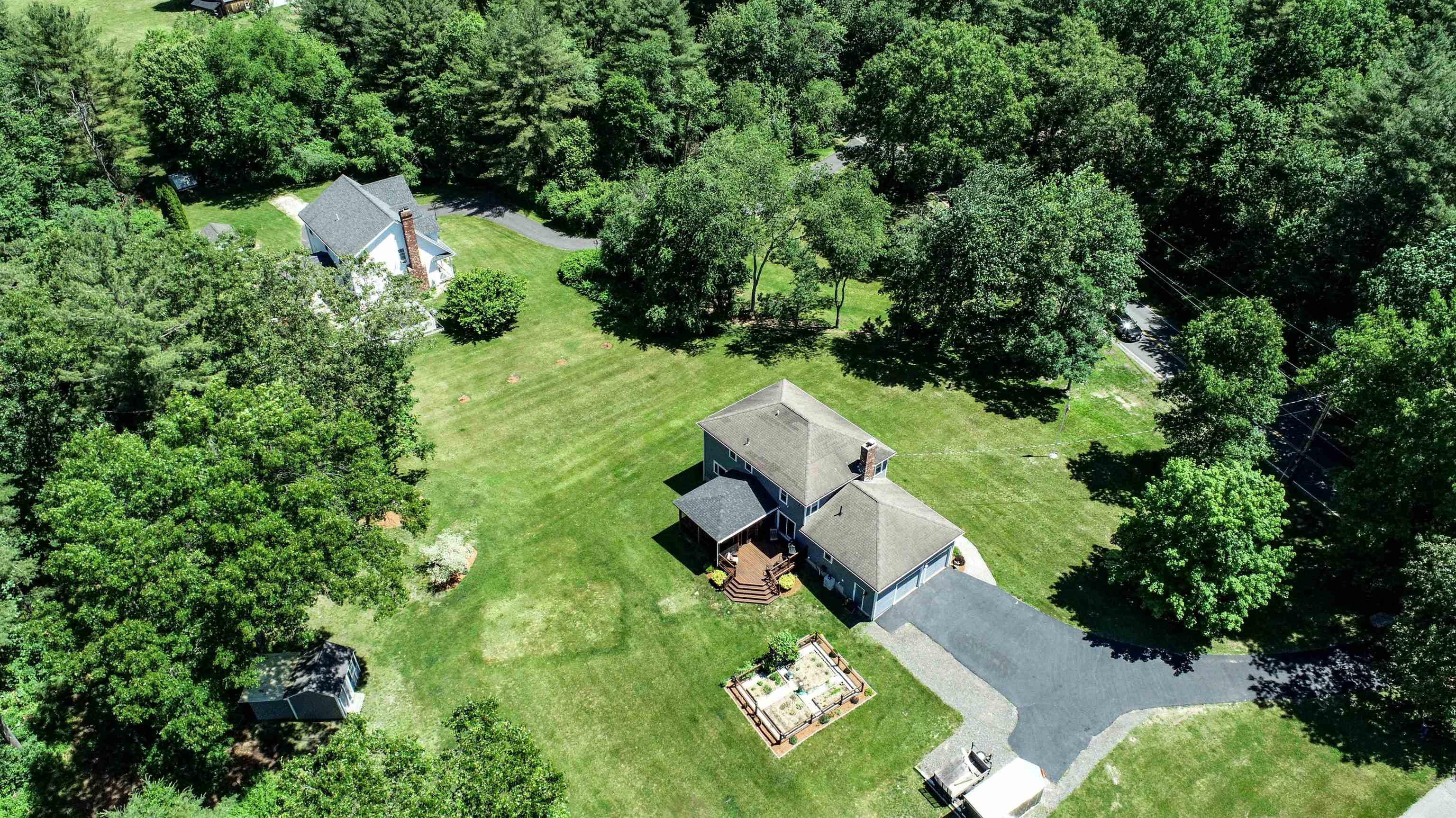 189 Shannon Road Salem, NH 03079 - Photo 2 of 40