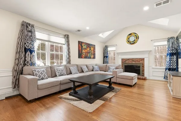 $1,075,000 | 19 Amherst Road, Shrewsbury, MA 01545