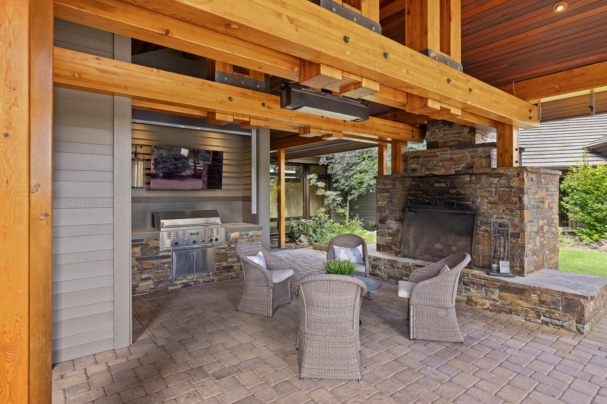 18883 Sutherland Court Bend, OR 97702 - Photo 45 of 70 Fully equipped outdoor kitchen with built-in BBQ and TV?crafted for entertaining under the sun or stars.