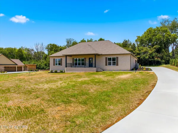 $739,900 | 227 Charlie Lane, Maryville, TN 37804