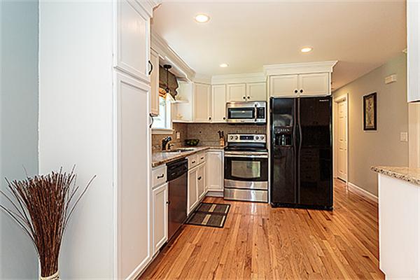 23 Emery Road Townsend, MA 01469 - Photo 4 of 29