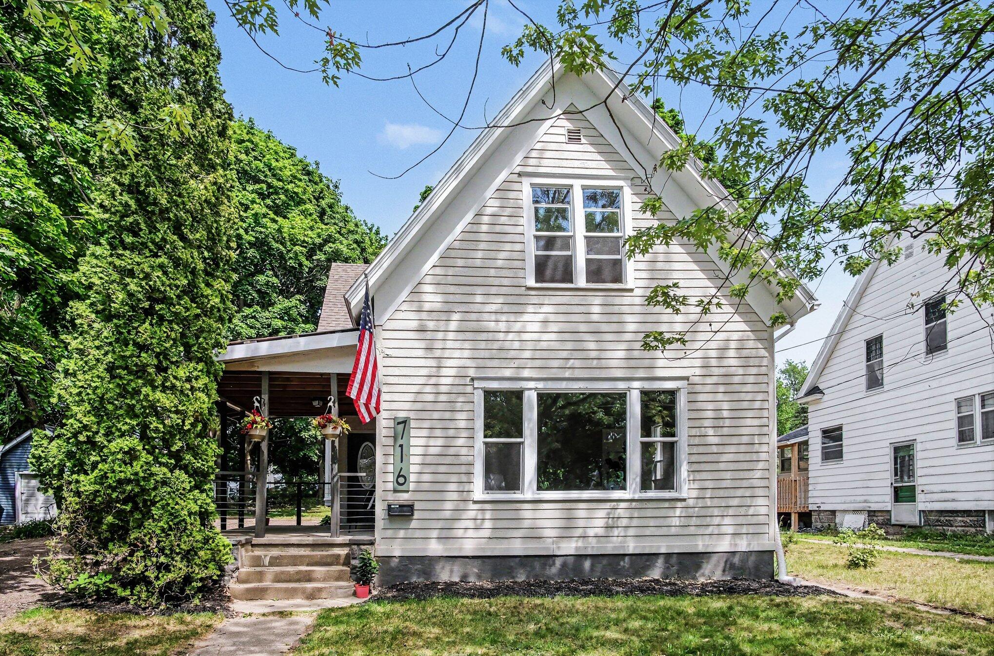 716 South Broas Street Belding, MI 48809 - Photo 1 of 27 003_file_5247