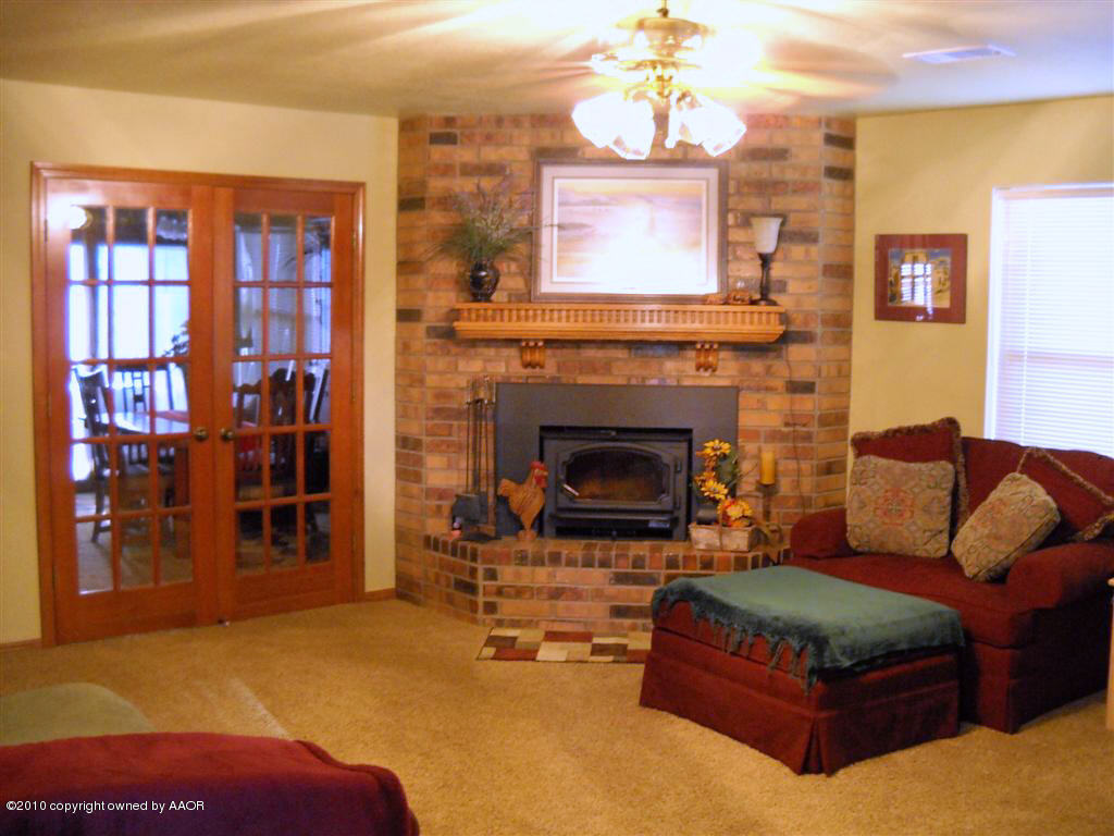7900 South Blessen Road Amarillo, TX 79119 - Photo 22 of 46 Living Room