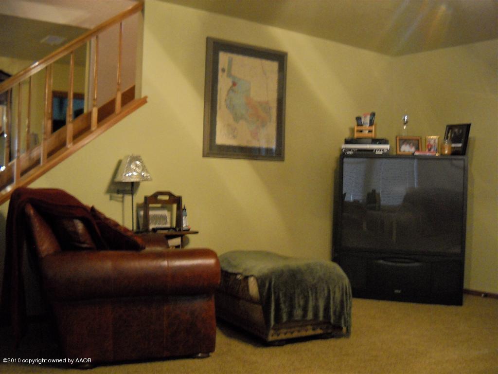 7900 South Blessen Road Amarillo, TX 79119 - Photo 23 of 46 Living Room