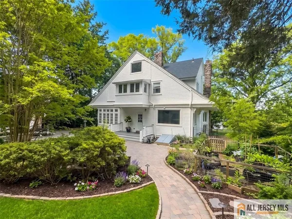 $1,599,999 | 56 Oak Avenue, Metuchen, NJ 08840