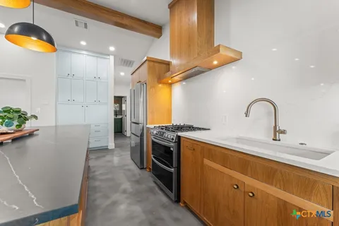 $890,000 | 503 Arrowhead Point Road, Belton, TX 76513