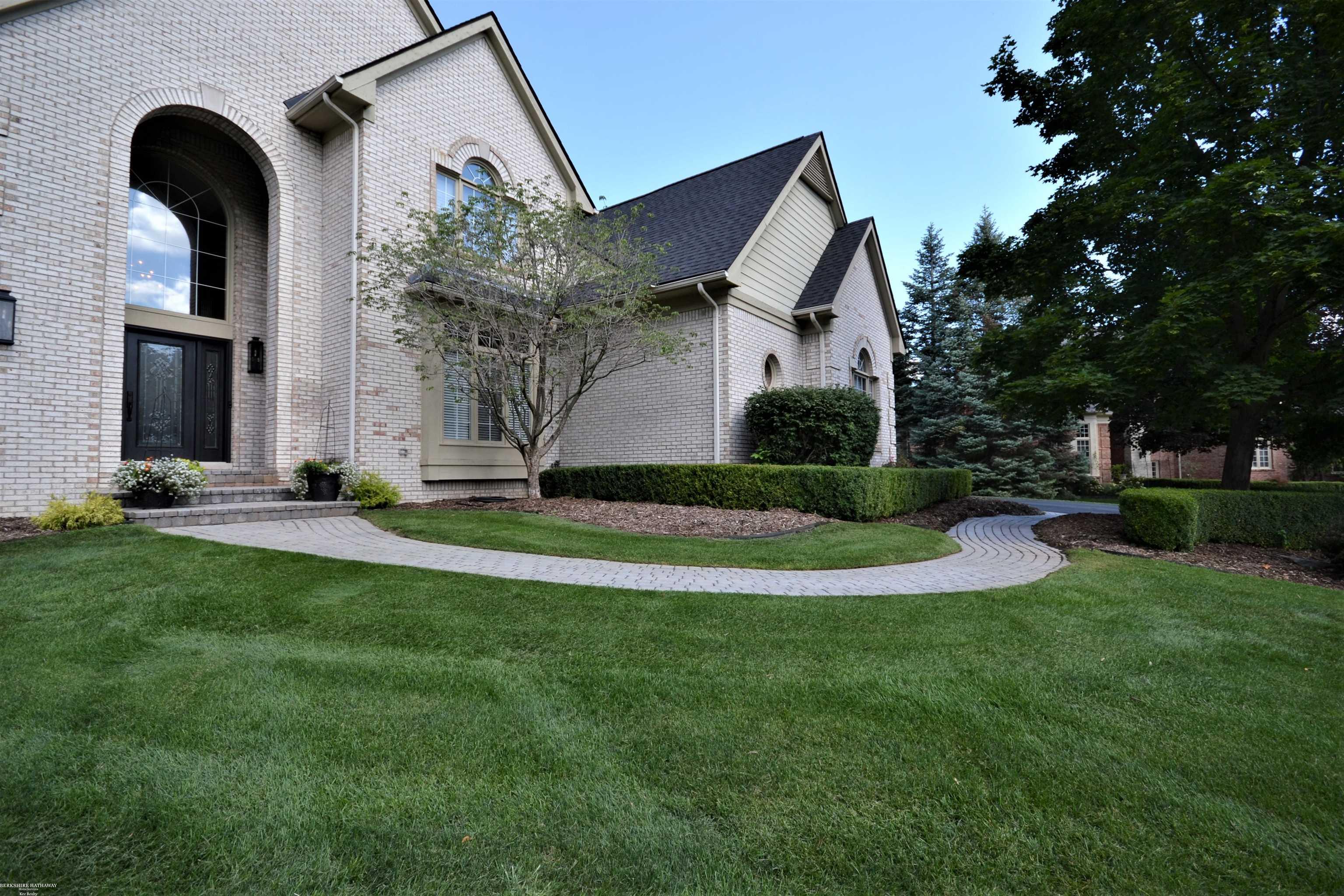 1813 Fox Run Rochester Hills, MI 48306 - Photo 3 of 68