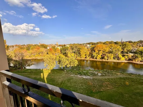 $479,000 | 101 St Olaf Avenue, Unit 402, Northfield, MN 55057