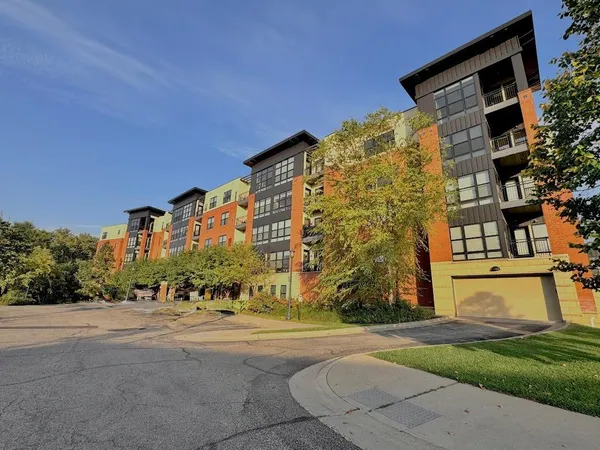 $479,000 | 101 St Olaf Avenue, Unit 402, Northfield, MN 55057