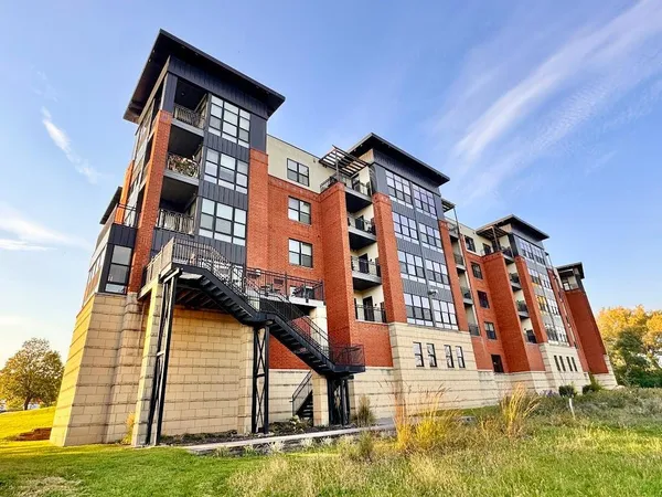 $479,000 | 101 St Olaf Avenue, Unit 402, Northfield, MN 55057