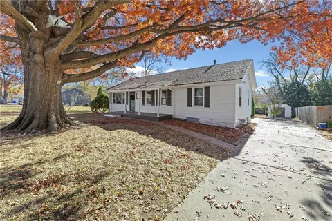 $235,000 | 313 Northeast Short Street, Lee's Summit, MO 64063