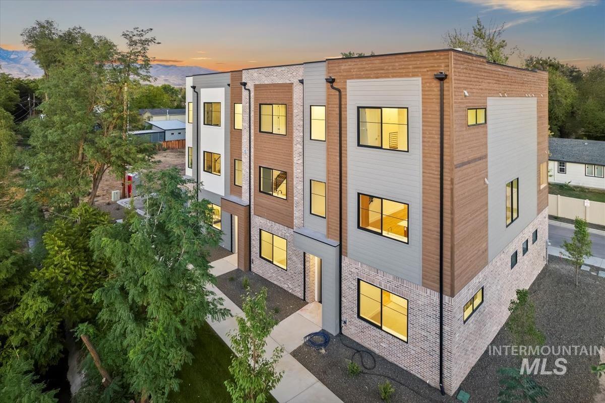 3249 West Moore Street Boise, ID 83702 - Photo 25 of 35 Back of property at dusk with brick siding