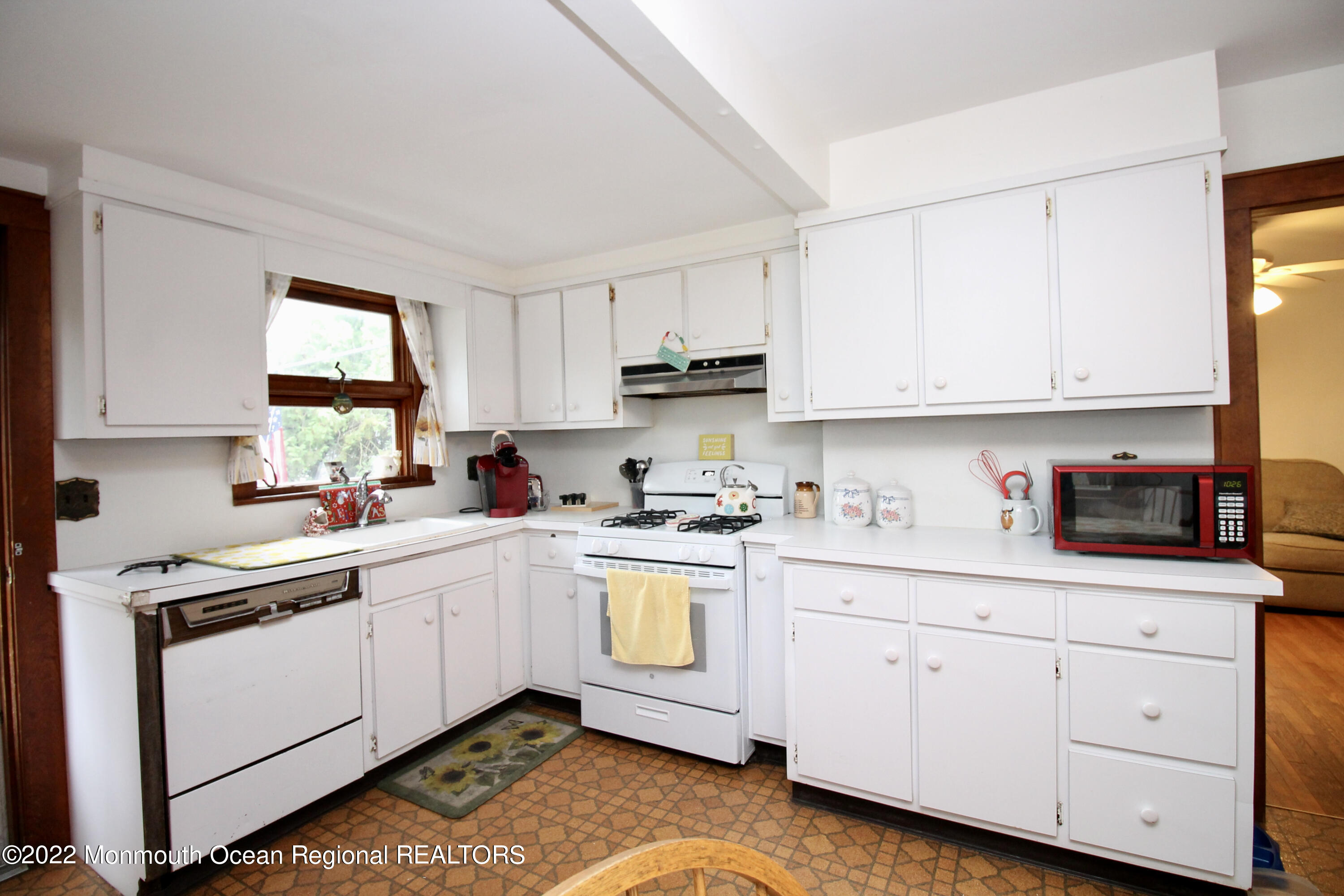 640 Colts Neck Road Freehold, NJ 07728 - Photo 15 of 44 066C3015-180B-4E19-A71B-933C2409B7C7_1_2