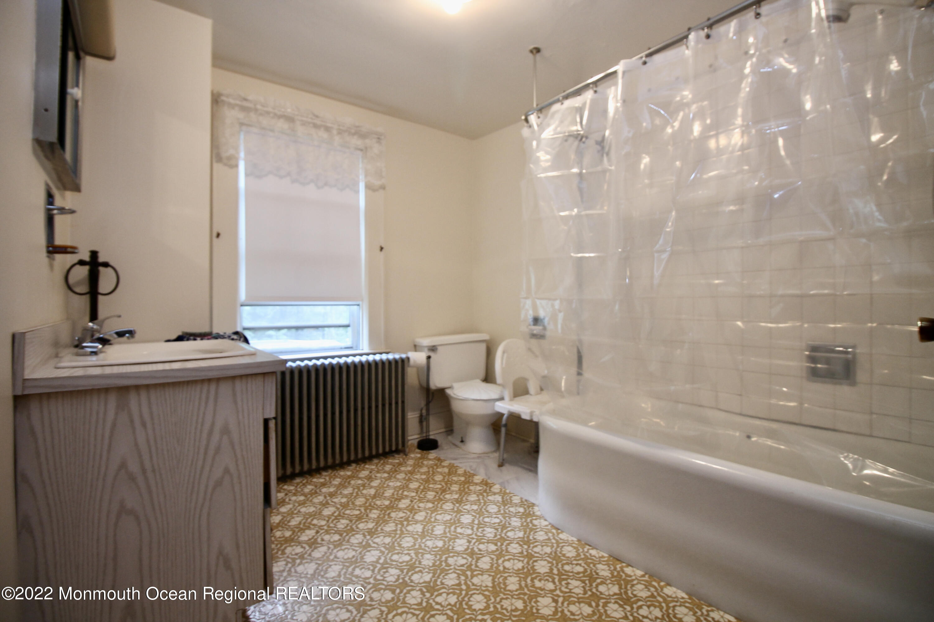 640 Colts Neck Road Freehold, NJ 07728 - Photo 18 of 44 8C81ACA5-6AFF-4B91-BB2D-BDC91DDFE975_1_2