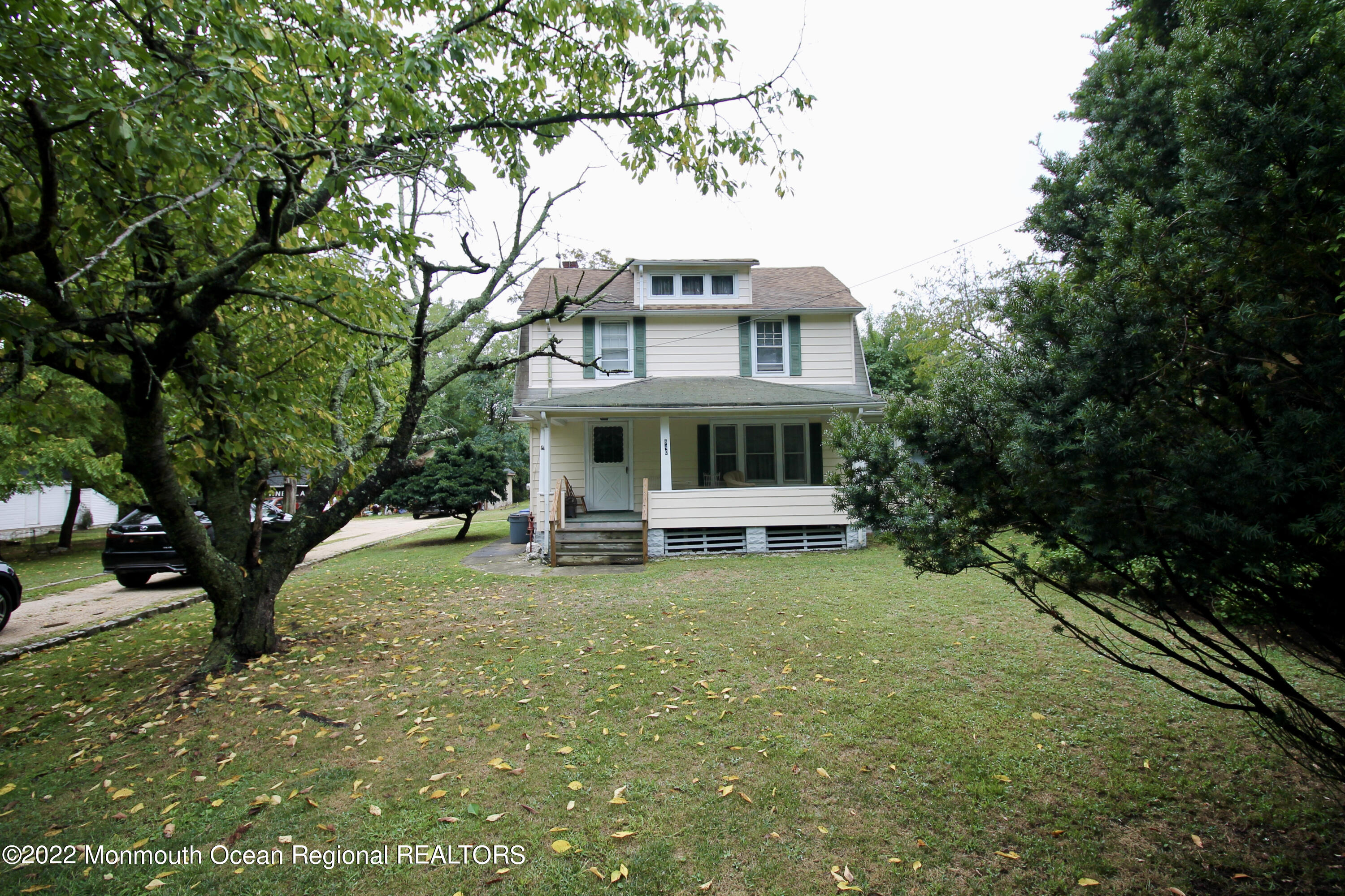 640 Colts Neck Road Freehold, NJ 07728 - Photo 4 of 44 667682CE-0DFC-49D9-B419-25BB2739FE4D_1_2