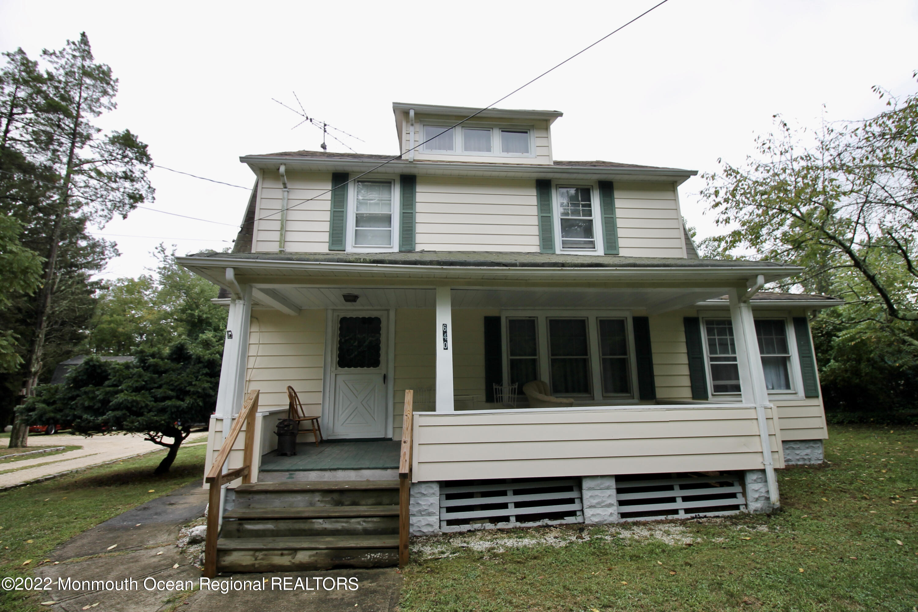 640 Colts Neck Road Freehold, NJ 07728 - Photo 6 of 44 0329A53C-3308-46C0-A45D-F92A48FB211D_1_2