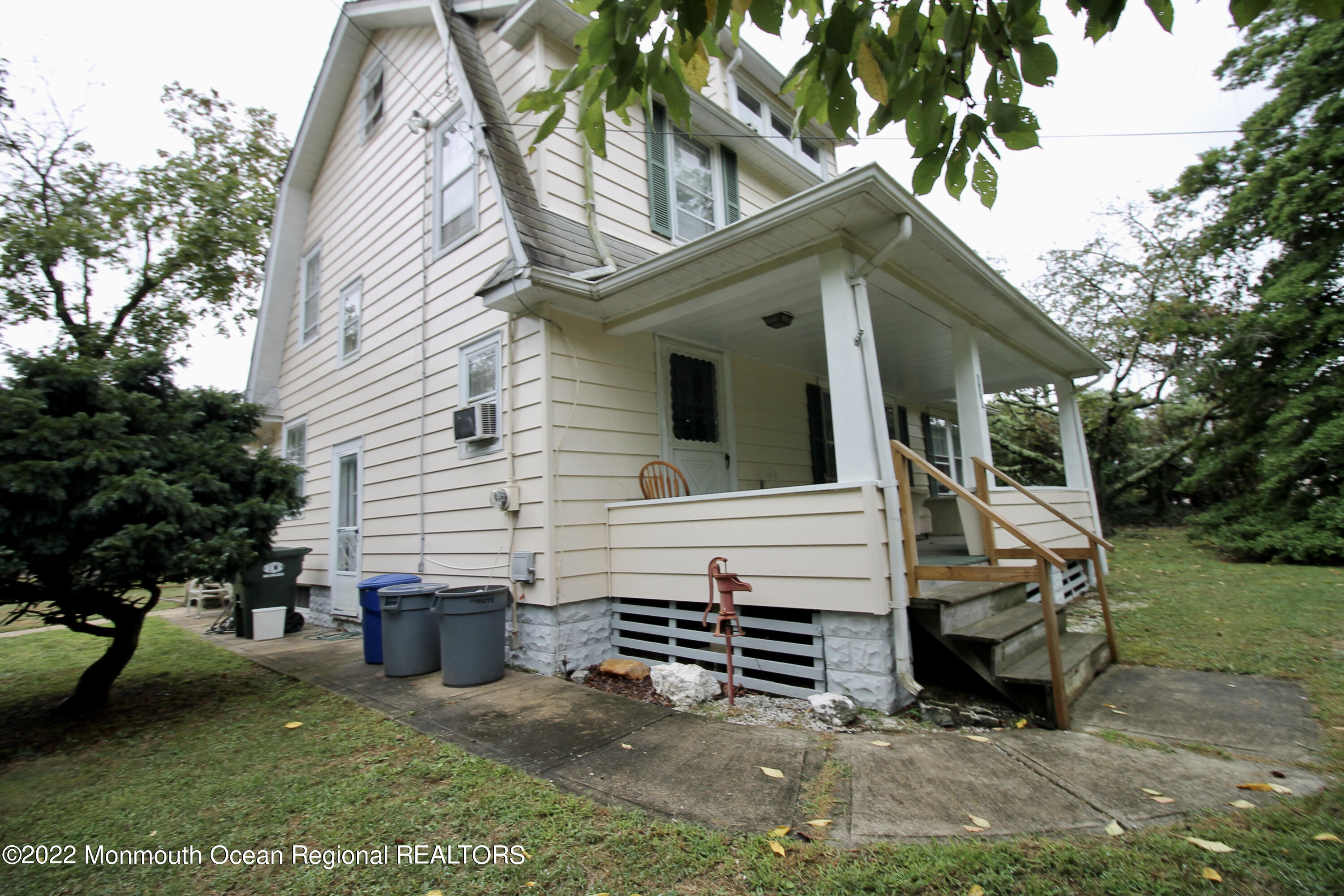 640 Colts Neck Road Freehold, NJ 07728 - Photo 7 of 44 3734C002-CE3E-444B-AA41-1548DFAD2FE0_1_2