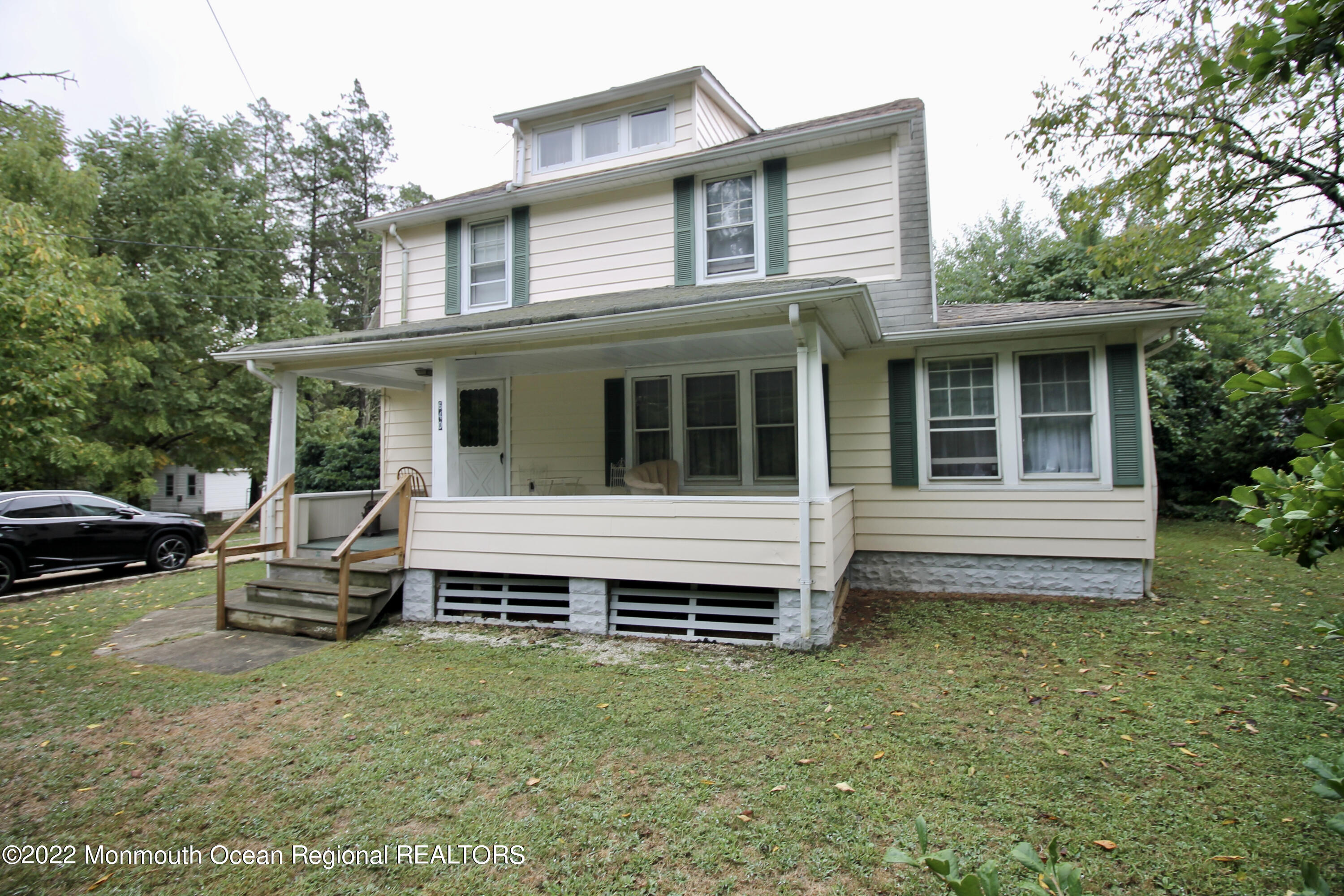 640 Colts Neck Road Freehold, NJ 07728 - Photo 8 of 44 779944CB-E4C3-40BF-9628-DA593FFD3921_1_2