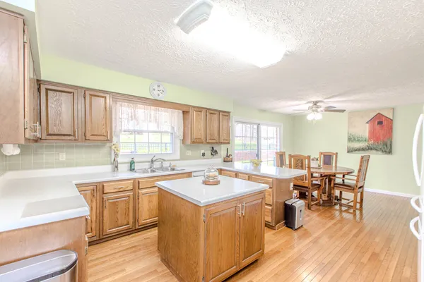 $425,000 | 8908 East 1400 North Road, Bloomington, IL 61705