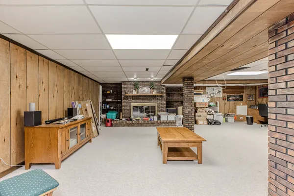$425,000 | 8908 East 1400 North Road, Bloomington, IL 61705