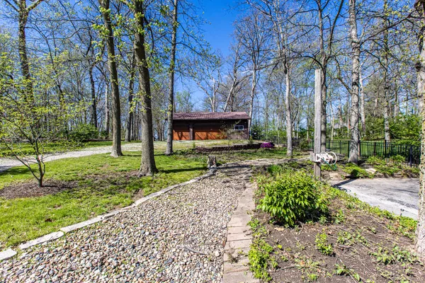 $425,000 | 8908 East 1400 North Road, Bloomington, IL 61705
