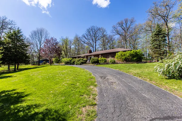 $425,000 | 8908 East 1400 North Road, Bloomington, IL 61705