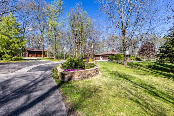 $425,000 | 8908 East 1400 North Road, Bloomington, IL 61705