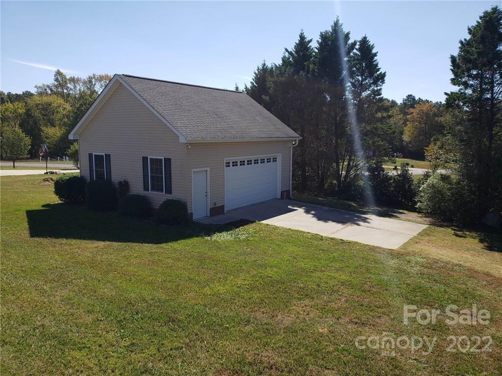 5418 East Lawyers Road Wingate, NC 28174 - Photo 5 of 40 a view of a house with backyard and garden