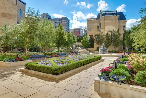 $2,999,000 | 2550 North Lakeview Avenue, Unit N1904, Chicago, IL 60614