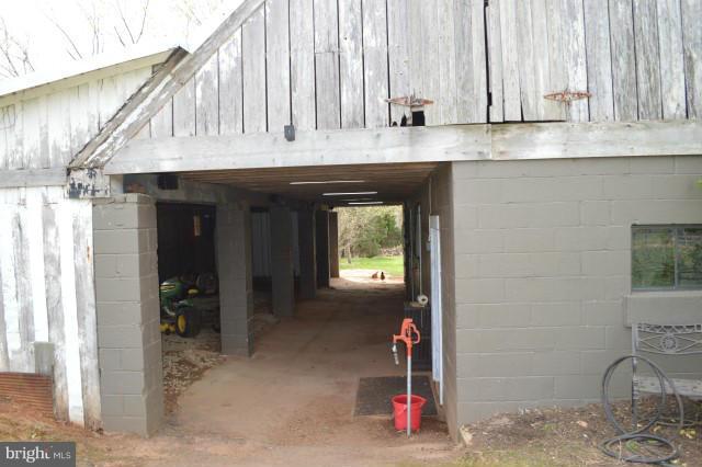 4407 Dumfries Road Catlett, VA 20119 - Photo 26 of 30 Barn