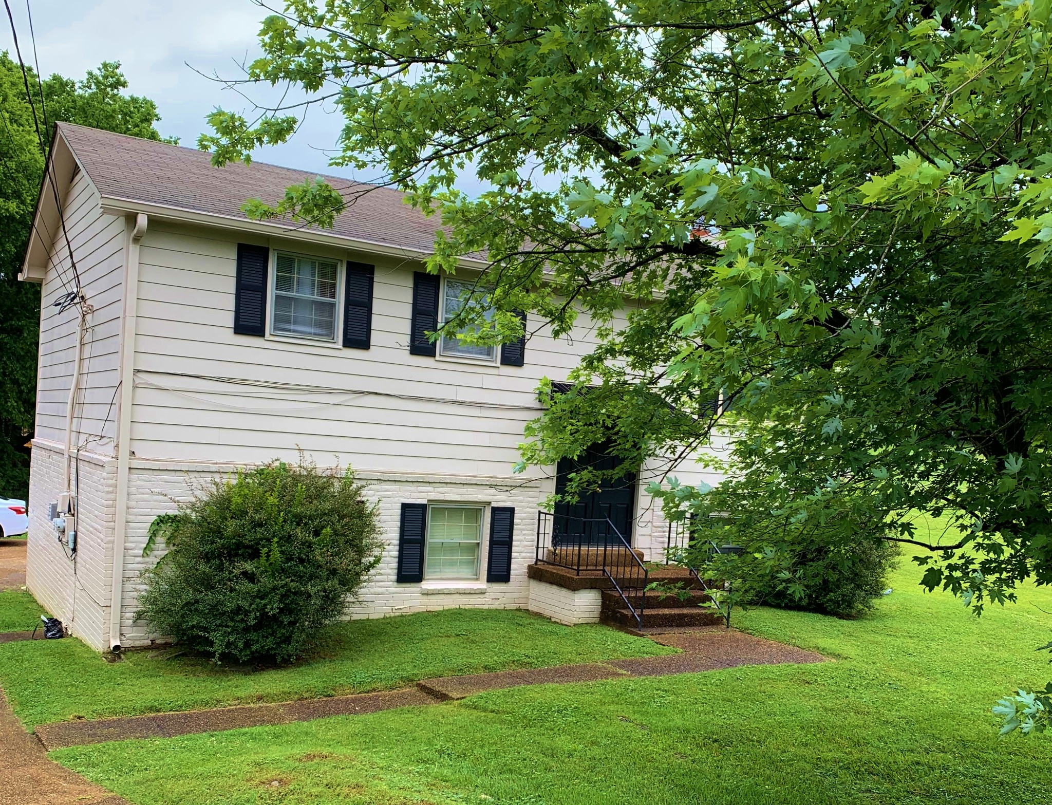 3060 Anderson Road Nashville, TN 37217 - Photo 3 of 43 a front view of a house with a garden