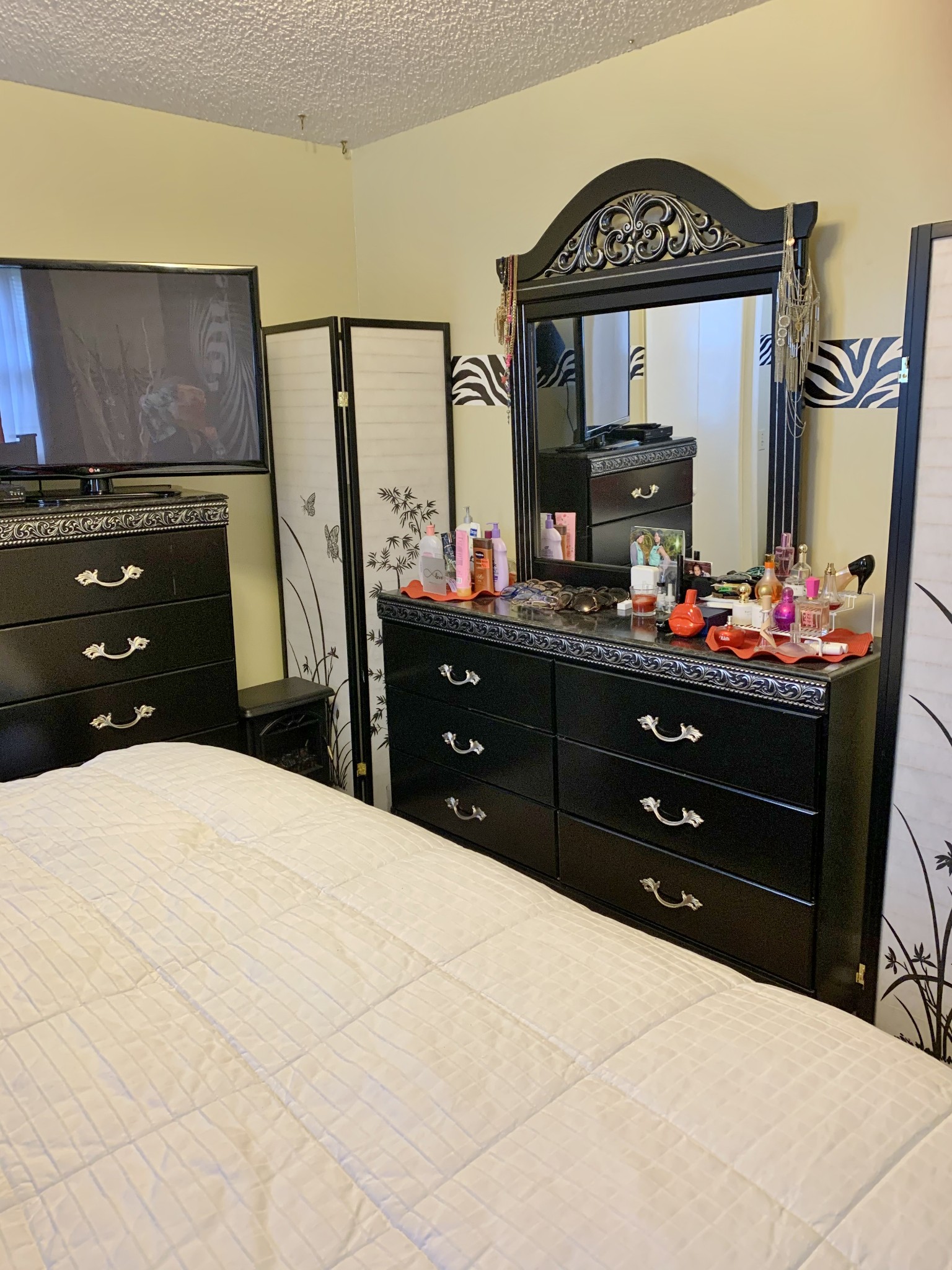 3060 Anderson Road Nashville, TN 37217 - Photo 25 of 43 a bedroom with a bed and a dresser